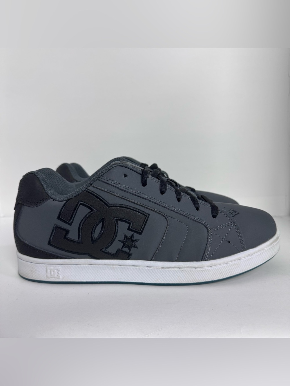 DC Shoes Skate NET men’s 10 Gray Black Lace Up Chunky Skater Shoes Big Tongue